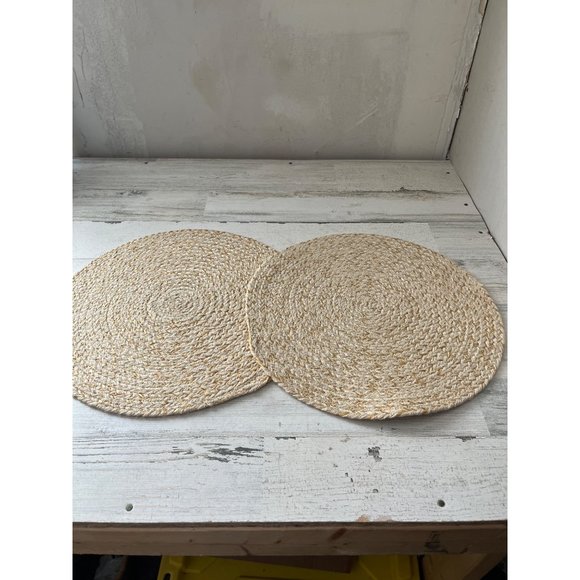 Set of two tan and gold round placemats - Picture 1 of 5